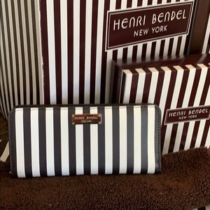 Henri Bendel Wallet